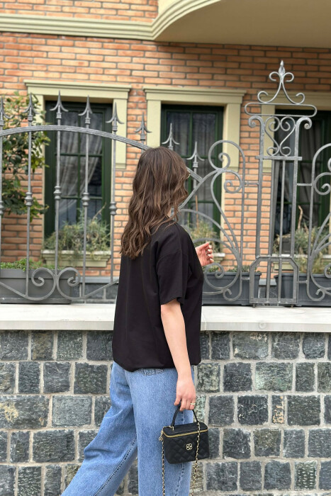 T-SHIRT NJE NGJYRESH ME DIZAJNIN E FJONGOS PER FEMRA NE NGJYRE TE ZEZE - 2