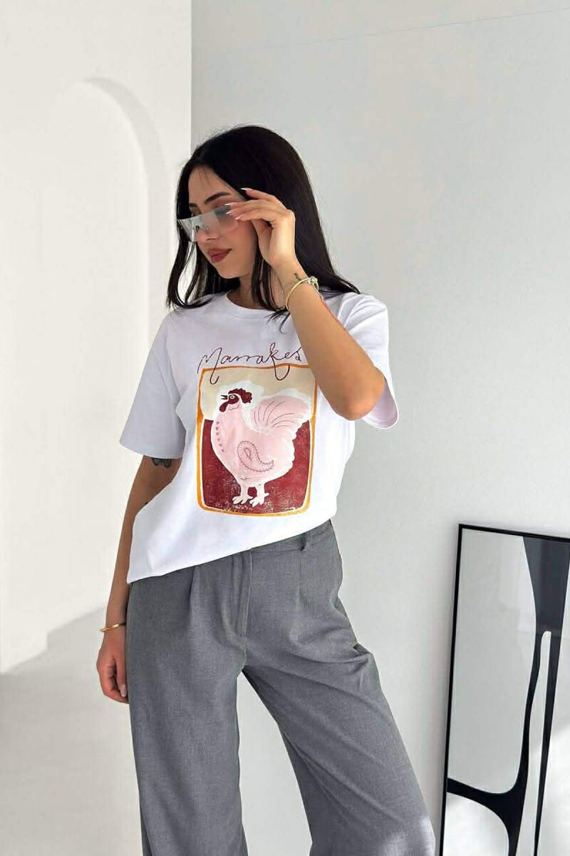 T-SHIRT NJE NGJYRESH ME IMAZH PER FEMRA NE NGJYRE TE BARDHE - 1