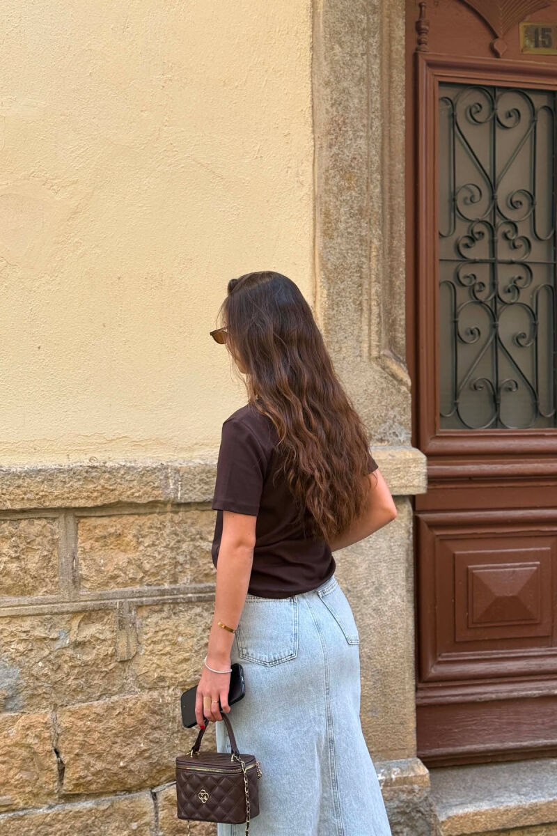 T-SHIRT NJE NGJYRESH ME LOGO DHE SHKRIME PER FEMRA NE NGJYRE KAFE TE ERRET - 2