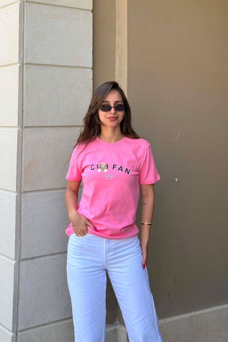 T-SHIRT NJE NGJYRESH ME LOGO DHE SHKRIME PER FEMRA NE NGJYRE ROZE - 1