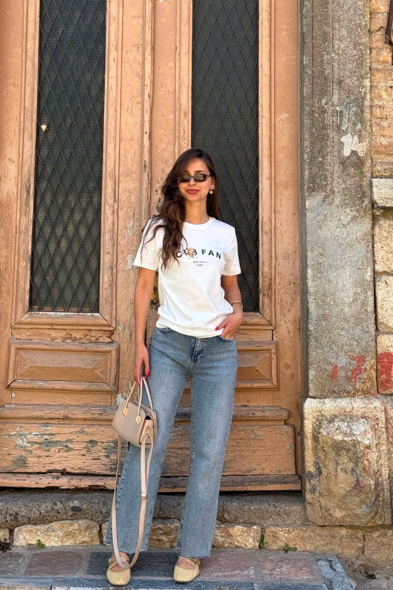 T-SHIRT NJE NGJYRESH ME LOGO DHE SHKRIME PER FEMRA NE NGJYRE TE BARDHE - 2