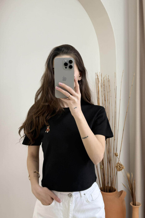 T-SHIRT NJË NGJYRËSH ME LOGON E ARUSHIT PËR FEMRA NË NGJYRËN E ZEZË - 3