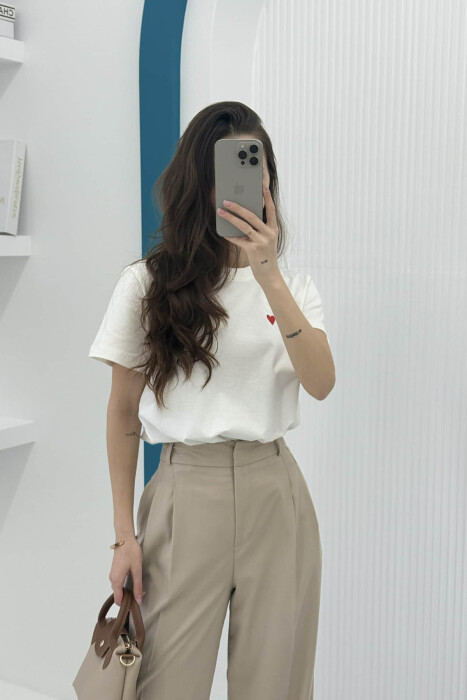 T-SHIRT NJË NGJYRËSH ME LOGON E ZEMRËS PËR FEMRA NË NGJYRËN E BARDHË 