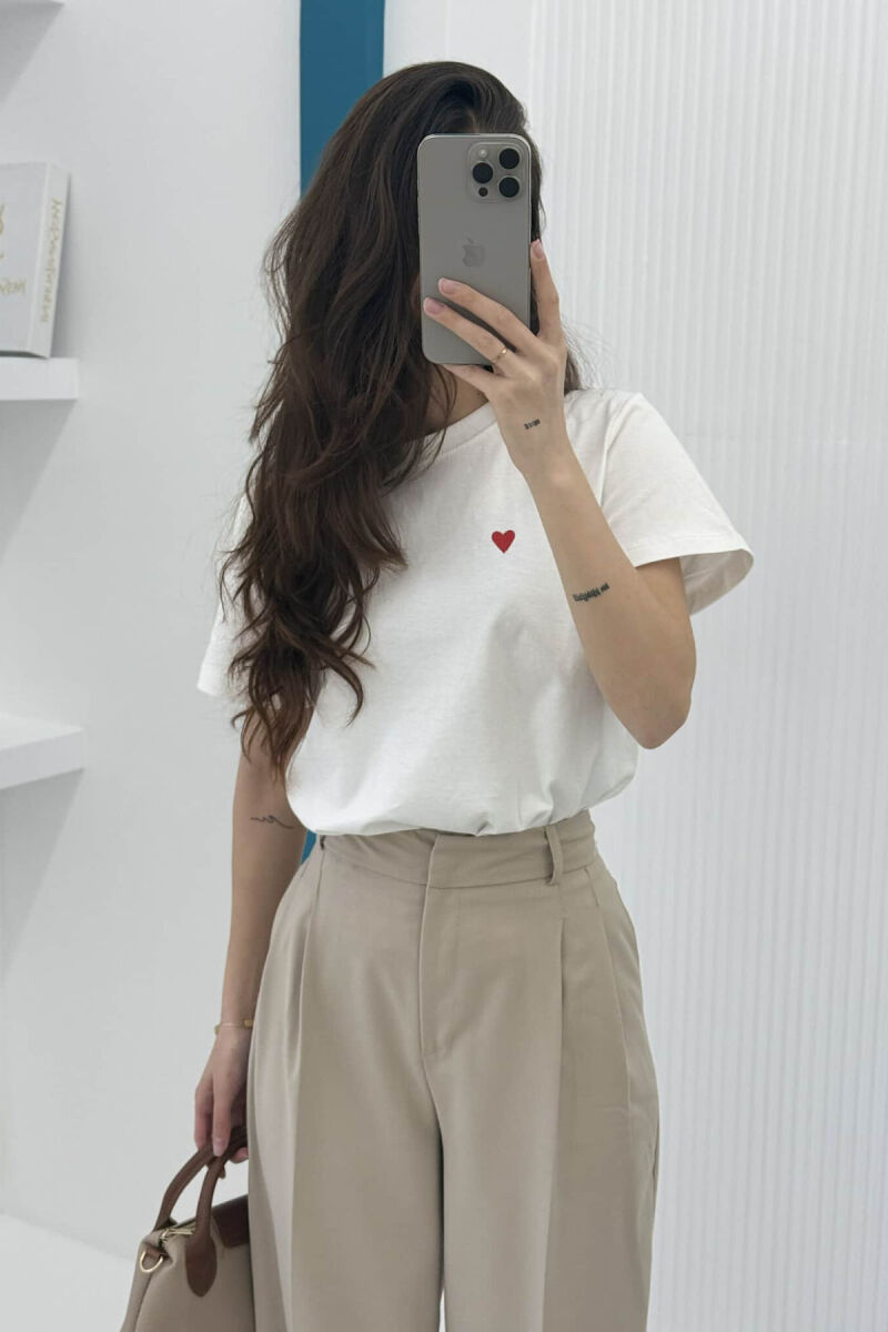 T-SHIRT NJË NGJYRËSH ME LOGON E ZEMRËS PËR FEMRA NË NGJYRËN E BARDHË - 2