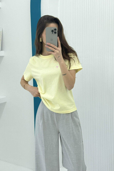 T-SHIRT NJË NGJYRËSH ME LOGON E ZEMRËS PËR FEMRA NË NGJYRËN E VERDHË - 5