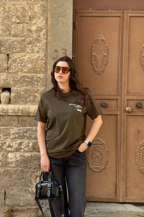 T-SHIRT NJE NGJYRESH ME SHKRIME PER FEMRA NE NGJYRE JESHILE + 6 PALE ÇORAPE DHURATE - 1