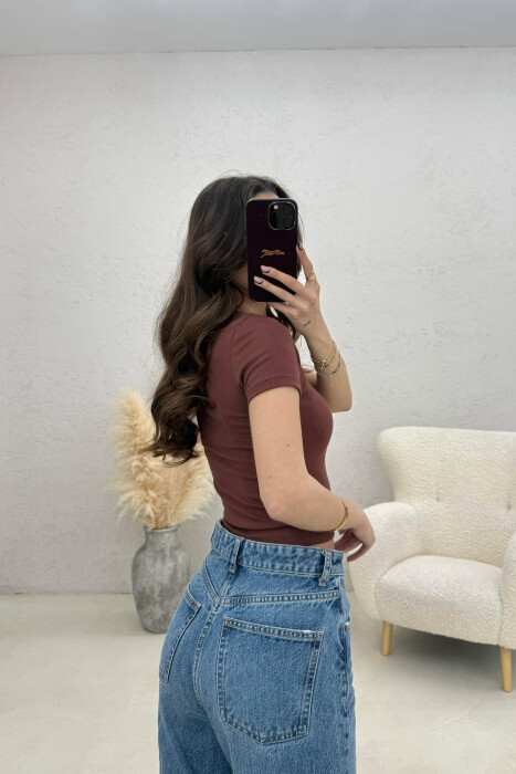 T-SHIRT NJE NGJYRESH PER FEMRA NE NGJYRE KAFE - 4