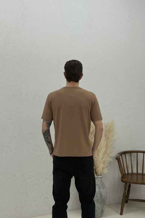 T-SHIRT NJE NGJYRESH PER MESHKUJ NE NGJYRE BEZHE - 3