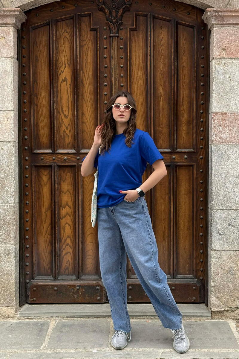 T-SHIRT NJE NGJYRESH PER FEMRA NE NGJYRE BLU+ 6 PALE ÇORAPE DHURATE - 3