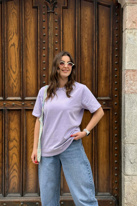 T-SHIRT NJE NGJYRESH PER FEMRA NE NGJYRE LEJLA TE ZBARDHUR + 6 PALE ÇORAPE DHURATE - 1