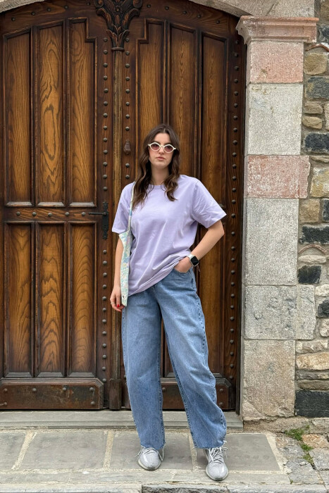 T-SHIRT NJE NGJYRESH PER FEMRA NE NGJYRE LEJLA TE ZBARDHUR + 6 PALE ÇORAPE DHURATE - 3