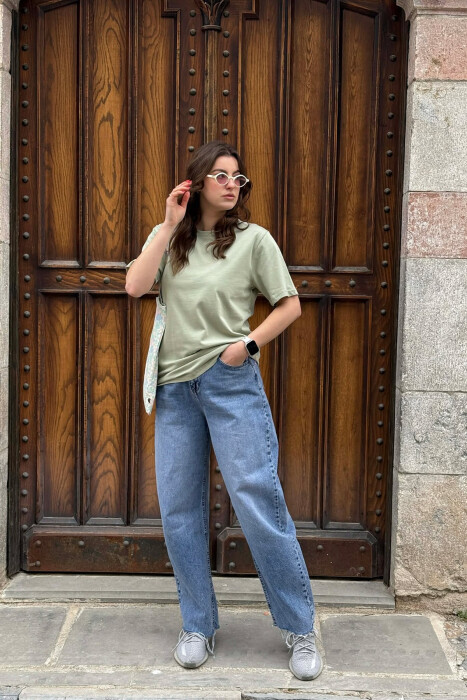 T-SHIRT NJE NGJYRESH PER FEMRA NE NGJYRE MENTE + 6 PALE ÇORAPE DHURATE - 3