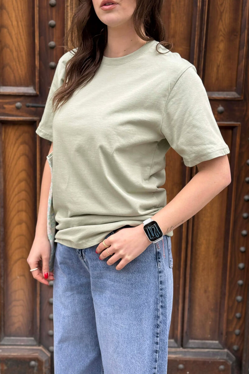 T-SHIRT NJE NGJYRESH PER FEMRA NE NGJYRE MENTE + 6 PALE ÇORAPE DHURATE - 4