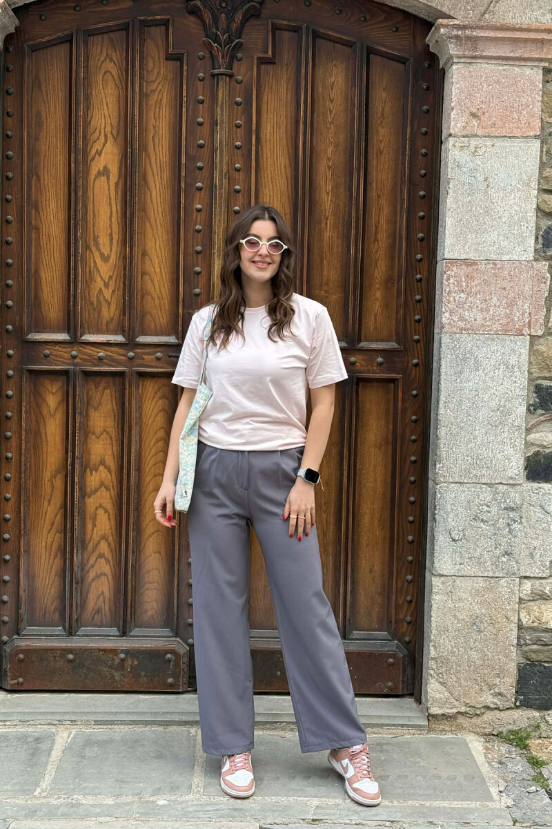 T-SHIRT NJE NGJYRESH PER FEMRA NE NGJYRE ROZE TE ZBARDHUR + 6 PALE ÇORAPE DHURATE - 3