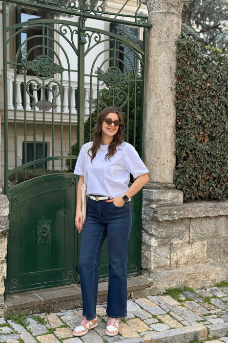 T-SHIRT NJE NGJYRESH PER FEMRA NE NGJYRE TE BARDHE+ 6 PALE ÇORAPE DHURATE - 5