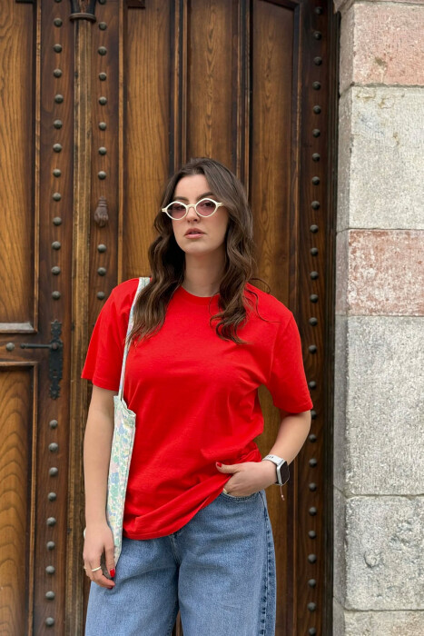 T-SHIRT NJE NGJYRESH PER FEMRA NE NGJYRE TE KUQE + 6 PALE ÇORAPE DHURATE - 1