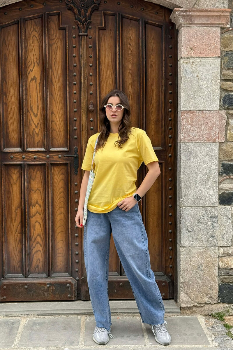 T-SHIRT NJE NGJYRESH PER FEMRA NE NGJYRE TE VERDHE + 6 PALE ÇORAPE DHURATE - 3