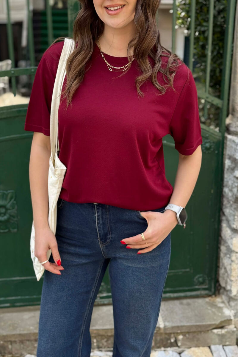 T-SHIRT NJE NGJYRESH PER FEMRA NE NGJYRE VISHNJE + 6 PALE ÇORAPE DHURATE - 4