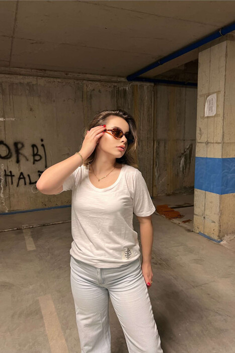 T-SHIRT NJË NGJYRËSHE PËR FEMRA NË NGJYRË E BARDHË - KLAUDIO FASHION