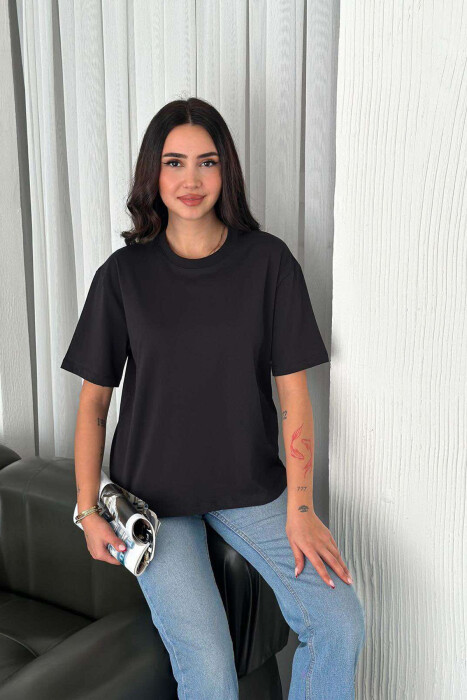 T-SHIRT PËR FEMRA NË NGJYRËN E ZEZË - 1