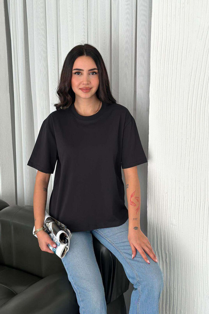 T-SHIRT PËR FEMRA NË NGJYRËN E ZEZË - 1