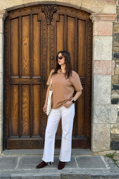 T-SHIRT ME TEKSTURE DHE JAKE POLO PER FEMRA NE NGJYRE BEZHE + 6 PALE ÇORAPE DHURATE - KLAUDIO FASHION