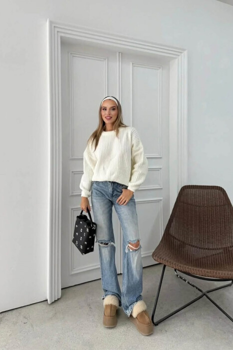 TRIKO E THJESHTE ME JAKE TE RRUMBULLAKET PER FEMRA NE NGJYRE TE BARDHE 