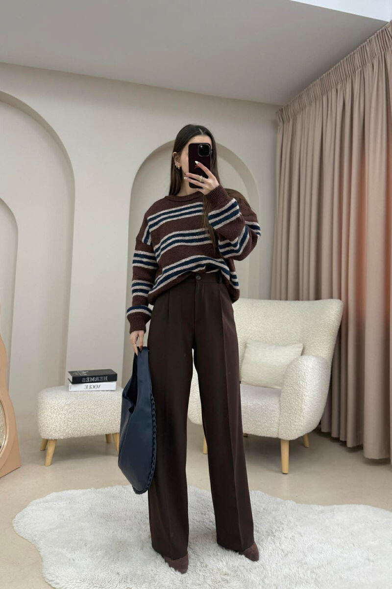 TRIKO ME DIZAJN ME VIJA DHE JAKE RRETHORE PER FEMRA NE NGJYRE KAFE - 2