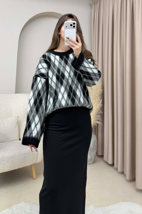 TRIKO ME JAKE TE RRUMBULLAKET DHE ME DIZAJN ROMBESH PER FEMRA NE NGJYRE TE ZEZE - 3