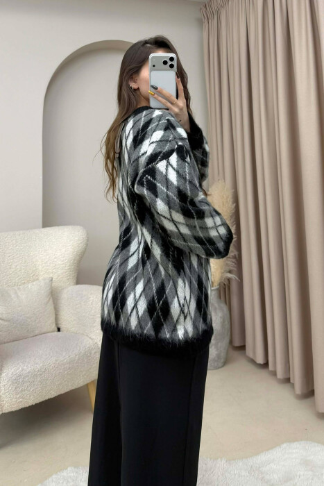 TRIKO ME JAKE TE RRUMBULLAKET DHE ME DIZAJN ROMBESH PER FEMRA NE NGJYRE TE ZEZE - 4