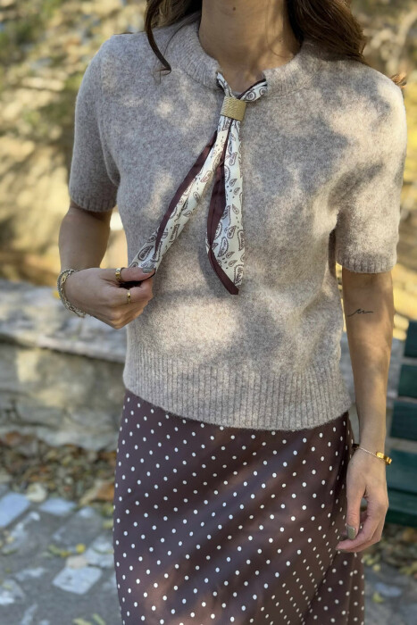 TRIKO ME MËNGË TË SHKURTRA DHE ME DETAJIN E SHALLIT PËR FEMRA NË NGJYRË BEZHË - 4