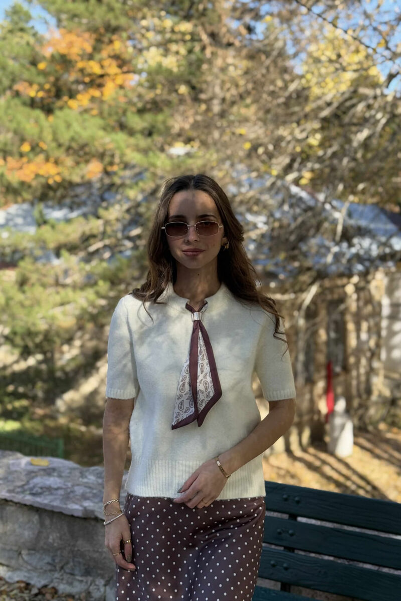 TRIKO ME MËNGË TË SHKURTRA DHE ME DETAJIN E SHALLIT PËR FEMRA NË NGJYRË KREM - 2