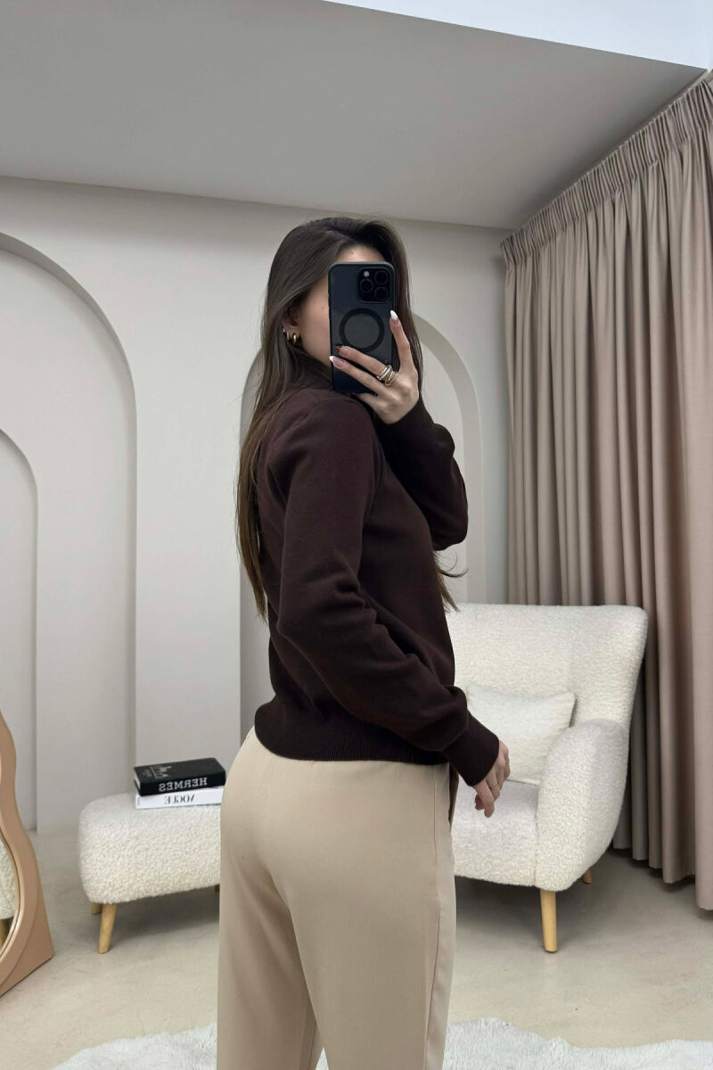 TRIKO ME THURRJE DHE JAKE POLO PER FEMRA NE NGJYRE KAFE - 4