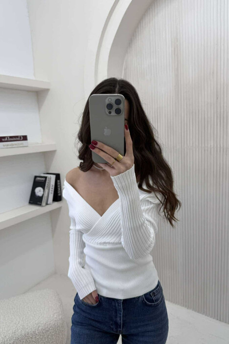 TRIKO NJË NGJYRËSHE E THJESHTË PËR FEMRA NË NGJYRËN E BARDHË - 4