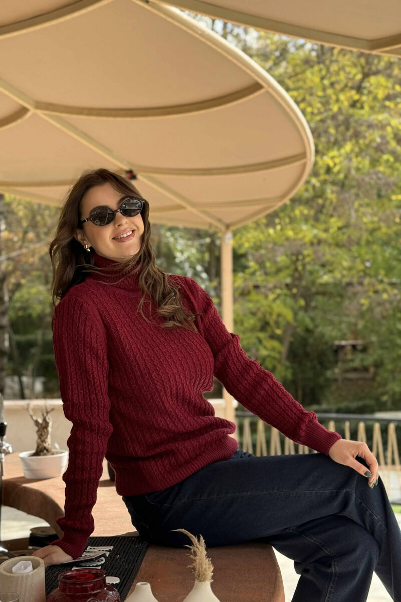 TRIKO NJE NGJYRESHE ME JAKE GOLF PER FEMRA NE NGJYRE VISHNJE - 2