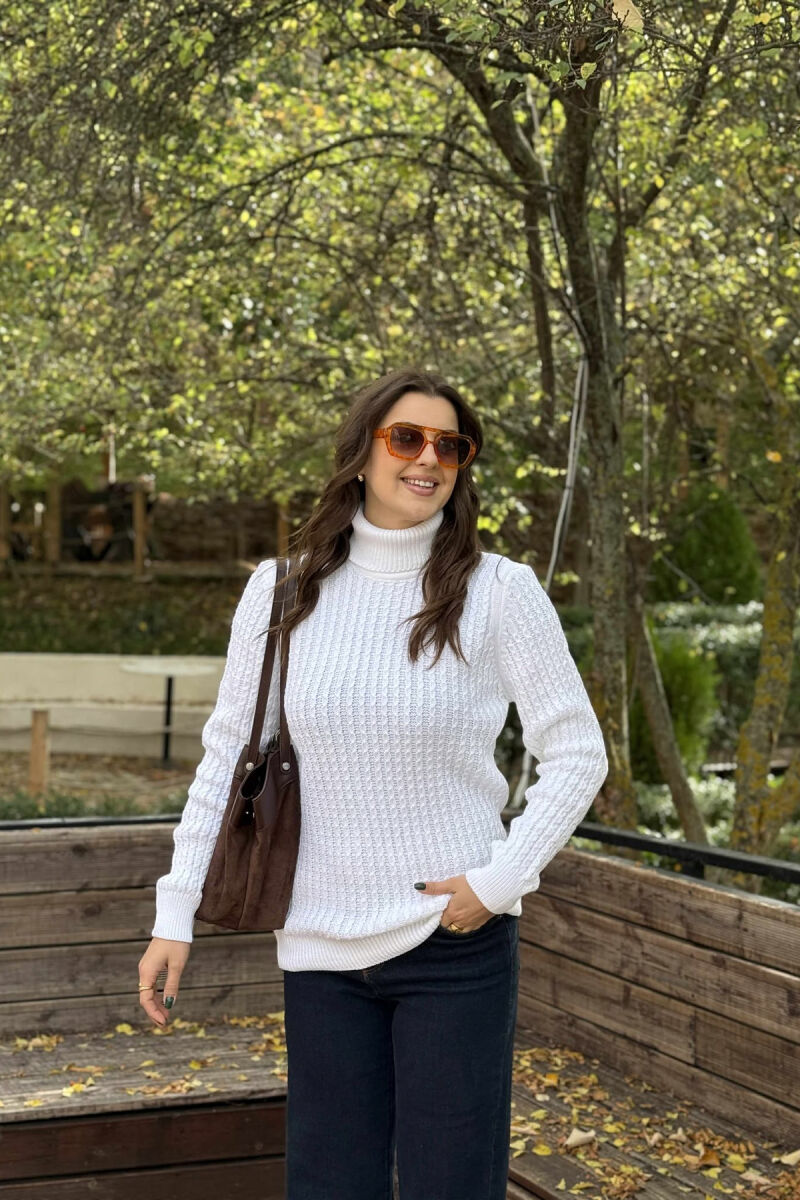 TRIKO NJË NGJYRËSHE ME JAKË GOLF PËR FEMRA NË NGJYRËN E BARDHË - 2