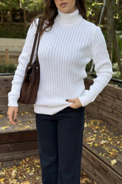 TRIKO NJË NGJYRËSHE ME JAKË GOLF PËR FEMRA NË NGJYRËN E BARDHË - 3