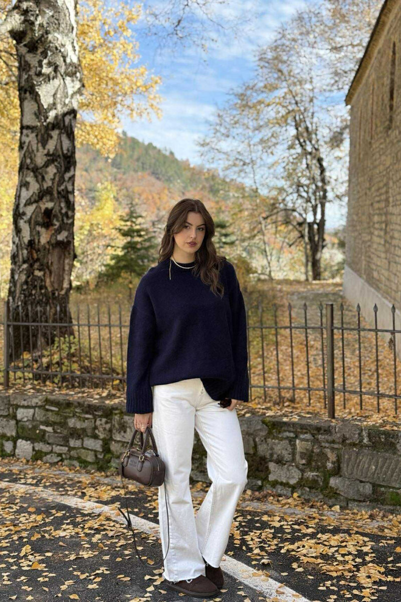 TRIKO NJË NGJYRËSHE ME JAKË TË RRUMBULLAKËT PËR FEMRA NË NGJYRË BLU TË ERRËT - 1