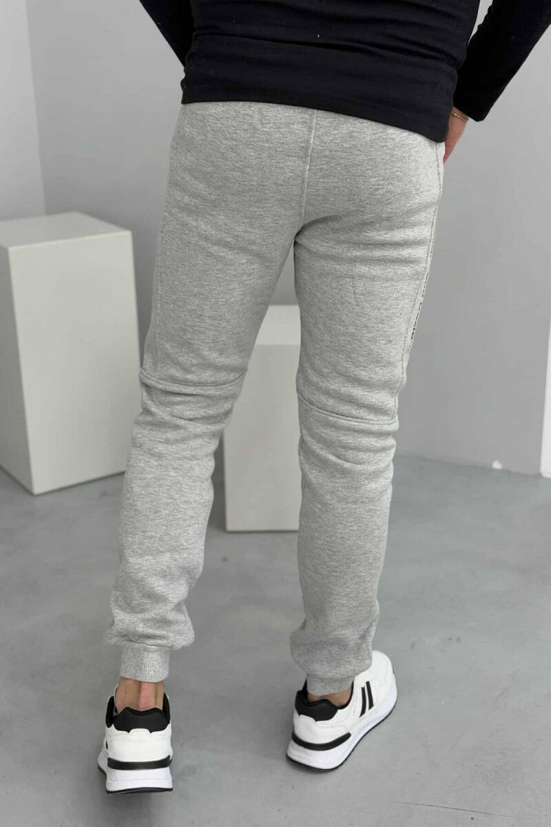 TUTA ME PUSH ME PAK SHKRIME PËR MESHKUJ NË NGJYRËN GRI E ZBARDHUR - 2