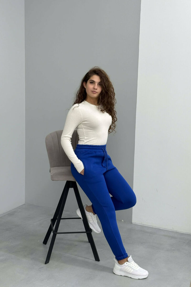 TUTA NJË NGJYRËSHE ME PUSH PËR FEMRA NË NGJYRË BLU - 2