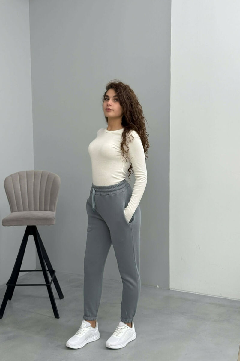 TUTA NJË NGJYRËSHE ME PUSH PËR FEMRA NË NGJYRË GRI HEKURI - 1