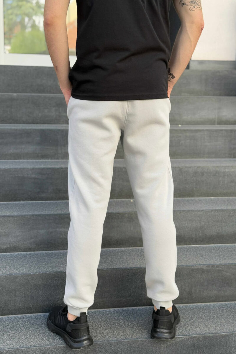 TUTA NJË NGJYRËSHE ME PUSH PËR MESHKUJ NË NGJYRËN GRI E ZBARDHUR - 4