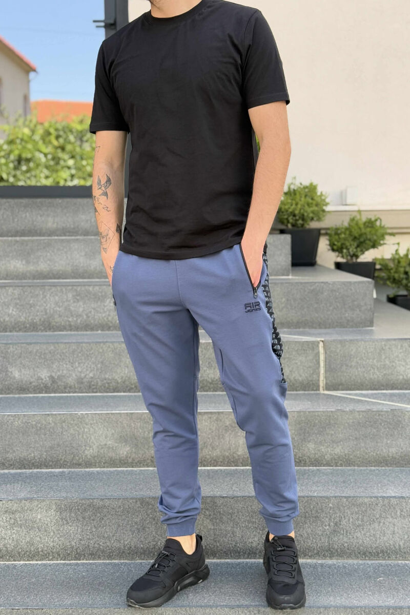 TUTA NJË NGJYRËSHE ME SHKRIM ANASH PËR MESHKUJ NË NGJYRËN BLU TË ZBARDHUR - 2