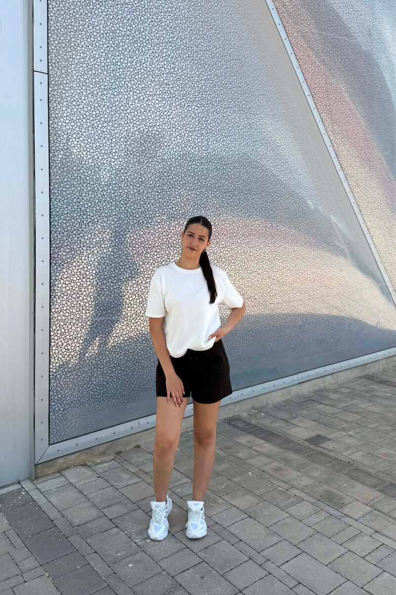 TUTA TE SHKURTRA ME BEL ELASTIK PER FEMRA NE NGJYRE TE ZEZE - 1