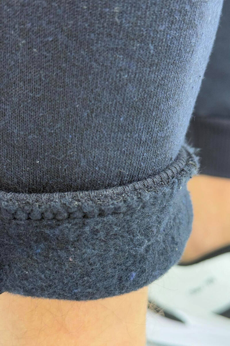 TUTA TË THJESHTA ME PUSH PËR MESHKUJ NË NGJYRËN BLU E ERRËT - 2