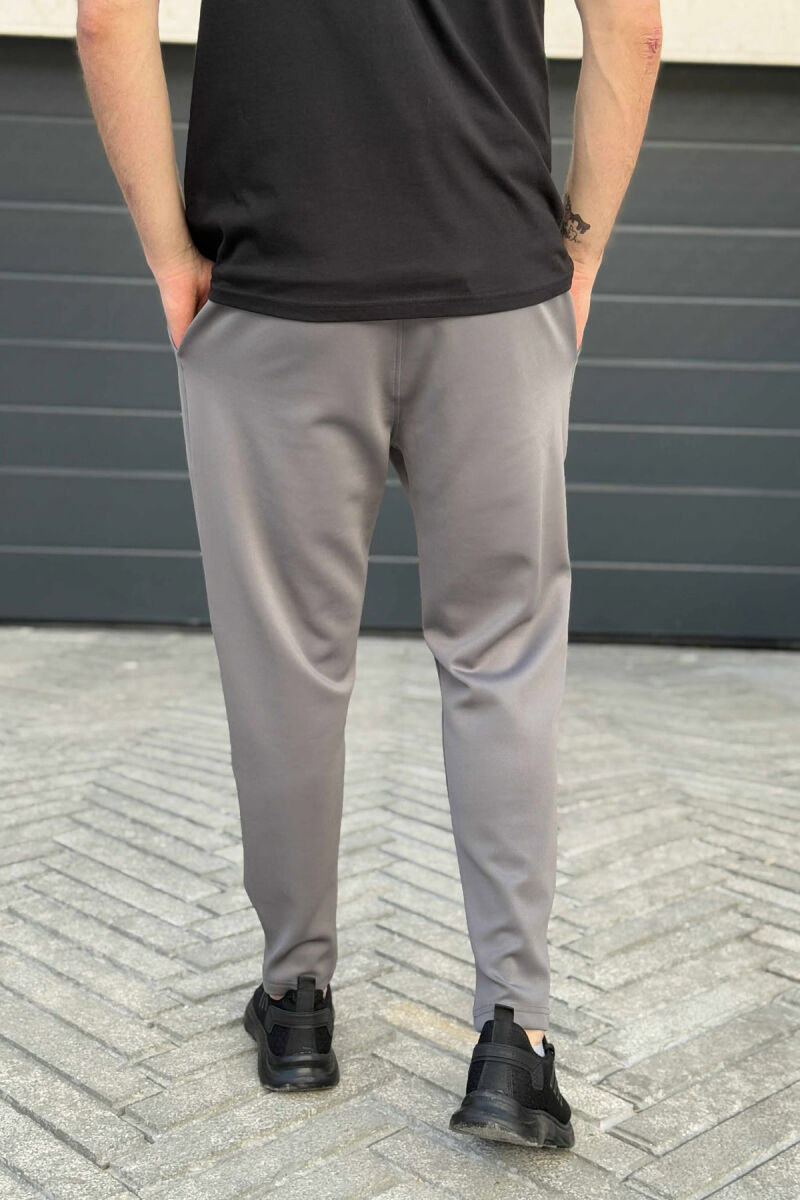 TUTA TË THJESHTA NJË NGJYRËSHE ELASTIKE PËR MESHKUJ NË NGJYRËN GRI HIRI - 3