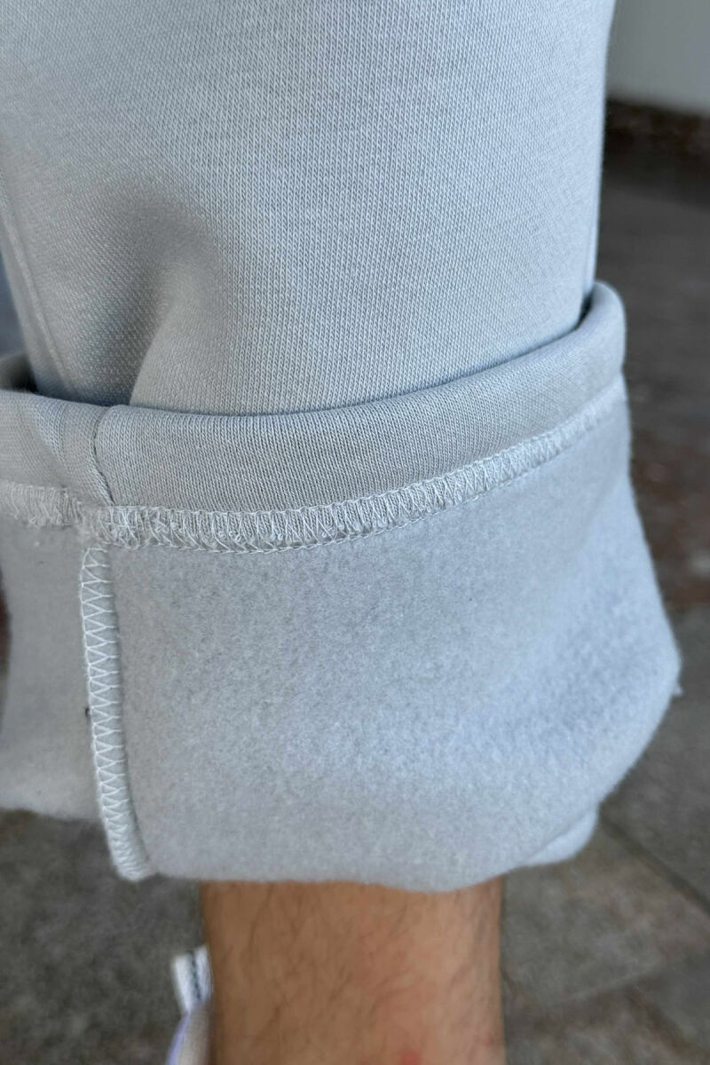 TUTA TË THJESHTA NJË NGJYRËSHE ME PUSH PËR MESHKUJ NË NGJYRËN GRI TË ZBARDHUR - 4