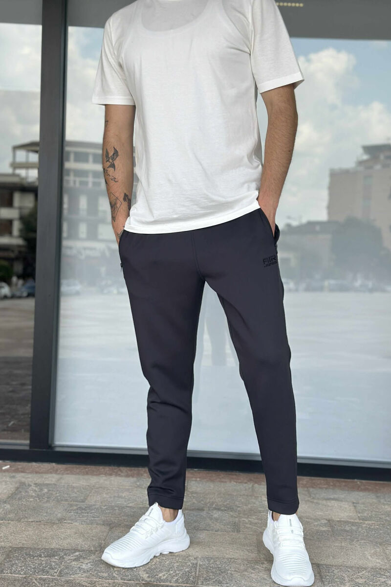 TUTA TË THJESHTA NJË NGJYRËSHE PËR MESHKUJ NË NGJYRËN GRI TË ERRËT - 2