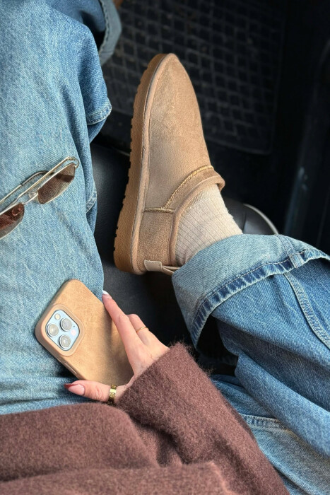 UGG NJE NGJYRESHE ME PUSH PER FEMRA NE NGJYRE BEZHE - 2