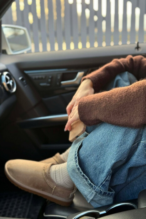 UGG NJE NGJYRESHE ME PUSH PER FEMRA NE NGJYRE BEZHE - 4